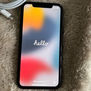 IPhone11 64gb mildly used, unlocked, no cracks or scratches .